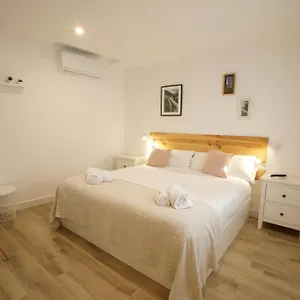 La Trinidad - Great Location Bed & Breakfast
